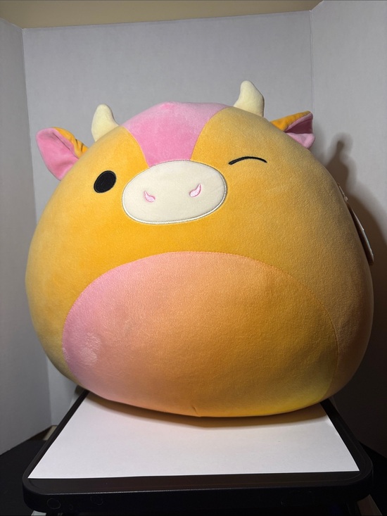 Squishmallows Other - Squishmallows Yellow & Pink Adjani Plush